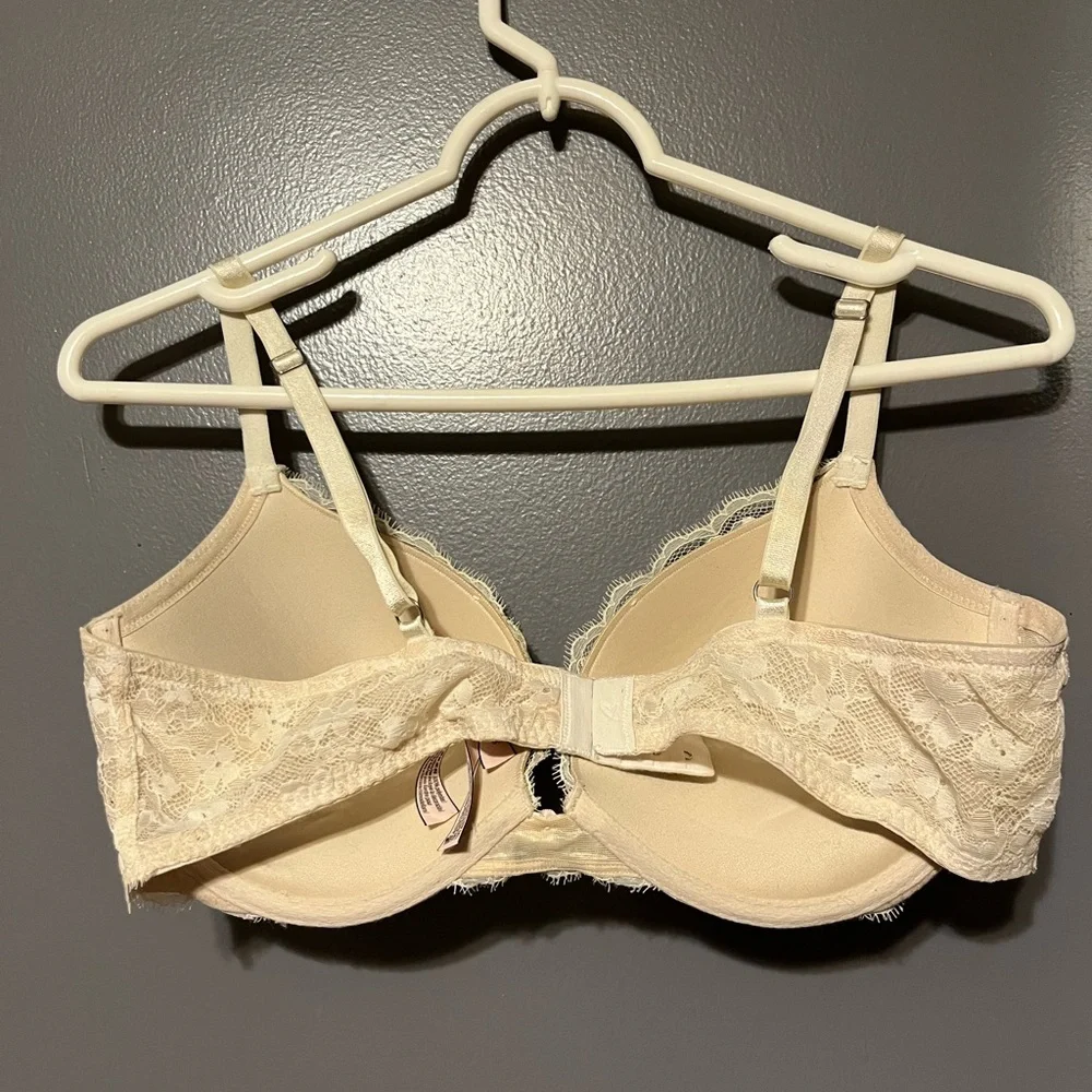 Victoria's Secret Dream Angels Lace Bra in Ivory - Picture 2 of 3
